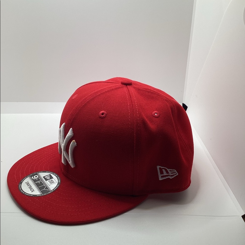 New York Yankees scarlet red 9Fifty adjustable SnapBack 950 cap